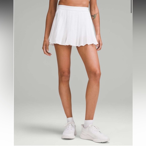 lululemon athletica Dresses & Skirts - Lululemon HR Pleated Tennis Skirt size 8 white